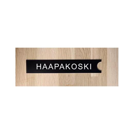 POSTILAATIKKOKILPI - STALA PL3/PL4 laatikon nimi-osa 193 x 35mm, musta, valkoisella kaiverruksella. KEHYKSEEN.