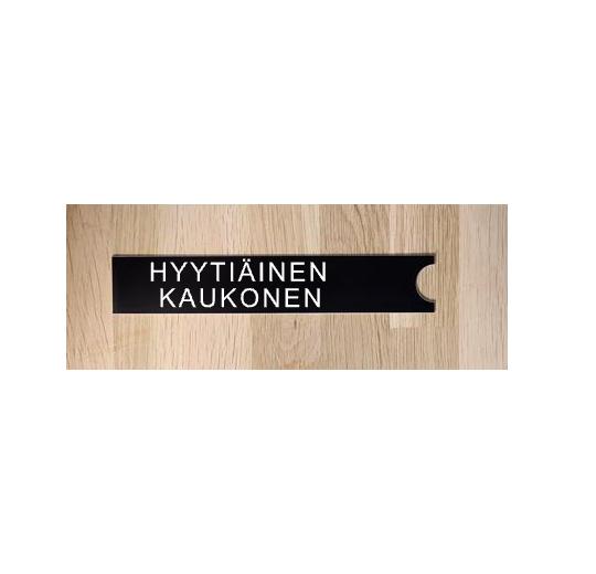 POSTILAATIKKOKILPI - STALA PL3/PL4 laatikon nimi-osa 193 x 35mm, musta, valkoisella kaiverruksella. KEHYKSEEN.